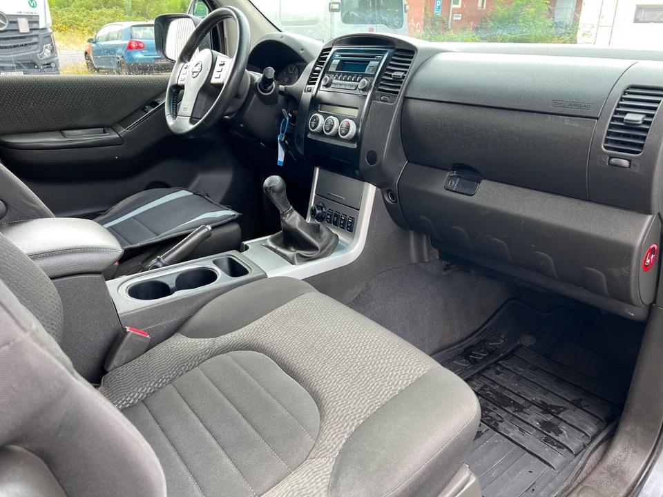 Nissan Navara Pickup King Cab SE 4X4 *1HAND*EURO5 пробіг: 389348 рік: April 2013 Diesel потужність:190 PS коробка: Manuell ціна: 4700 - Фото 12