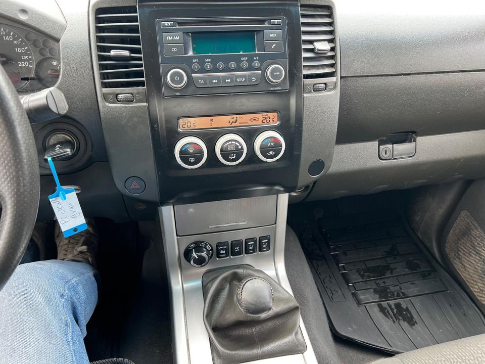 Nissan Navara Pickup King Cab SE 4X4 *1HAND*EURO5 пробіг: 389348 рік: April 2013 Diesel потужність:190 PS коробка: Manuell ціна: 4700 - Фото 13