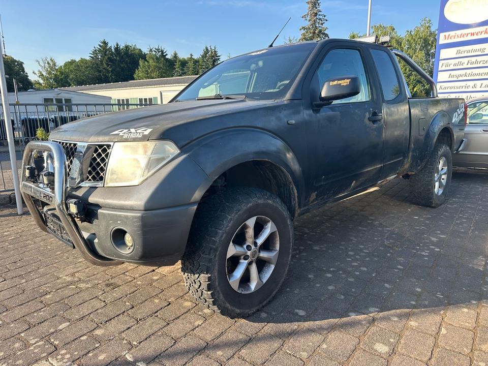 Nissan Navara Pickup KingCab Comfort 4X4 пробіг: 249000 рік: April 2006 Diesel потужність:174 PS коробка: Manuell ціна: 2400 - Фото 0
