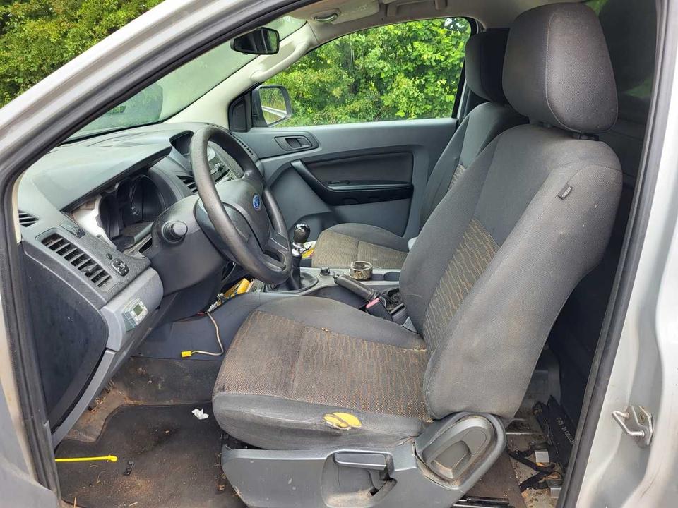 Ford RANGER 2.2 пробіг: 234000 рік: Juli 2013 Diesel потужність:125 PS ціна: 4999 - Фото 6