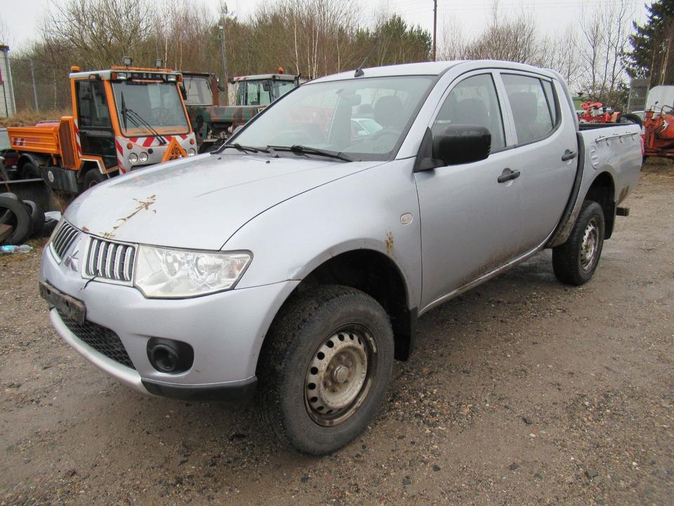 Mitsubishi L200 DI-D Pickup  пробіг: 220000 рік: Mai 2010 Diesel потужність:136 PS Silber ціна: 5950 - Фото 0