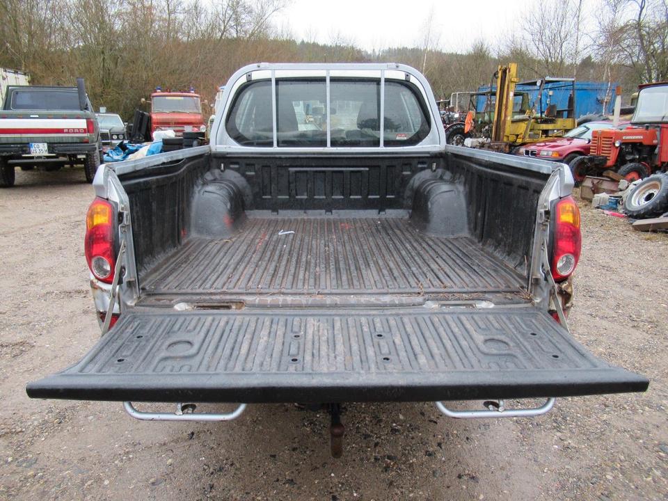 Mitsubishi L200 DI-D Pickup  пробіг: 220000 рік: Mai 2010 Diesel потужність:136 PS Silber ціна: 5950 - Фото 11