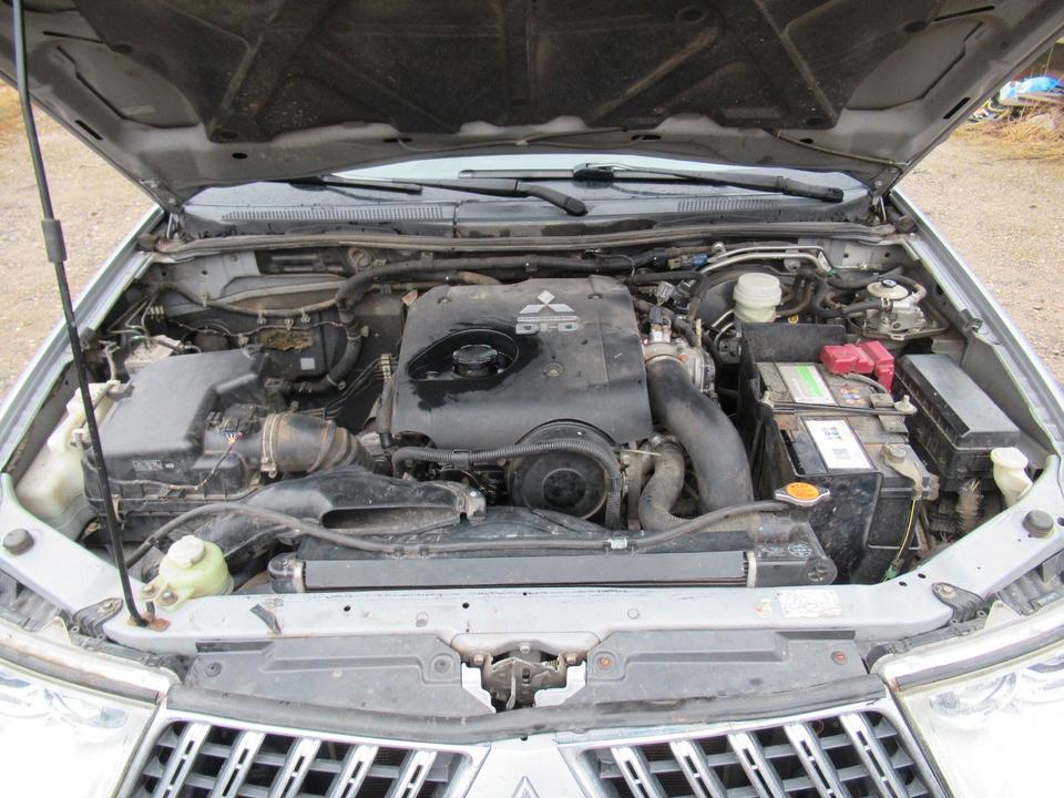 Mitsubishi L200 DI-D Pickup  пробіг: 220000 рік: Mai 2010 Diesel потужність:136 PS Silber ціна: 5950 - Фото 12