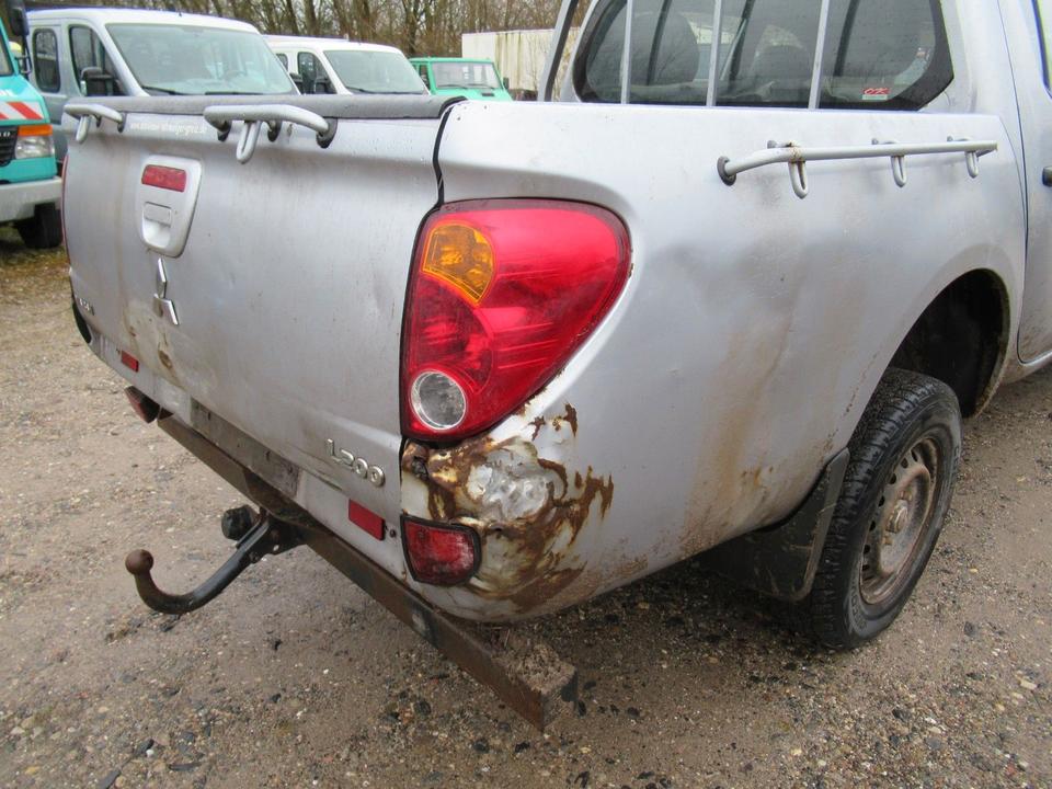 Mitsubishi L200 DI-D Pickup  пробіг: 220000 рік: Mai 2010 Diesel потужність:136 PS Silber ціна: 5950 - Фото 18