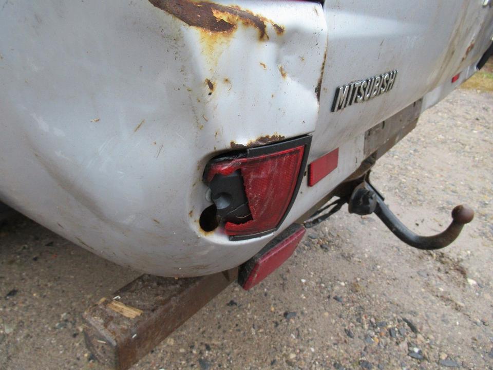 Mitsubishi L200 DI-D Pickup  пробіг: 220000 рік: Mai 2010 Diesel потужність:136 PS Silber ціна: 5950 - Фото 19