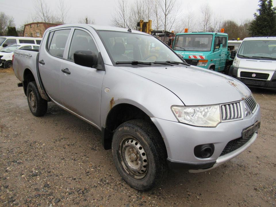 Mitsubishi L200 DI-D Pickup  пробіг: 220000 рік: Mai 2010 Diesel потужність:136 PS Silber ціна: 5950 - Фото 2