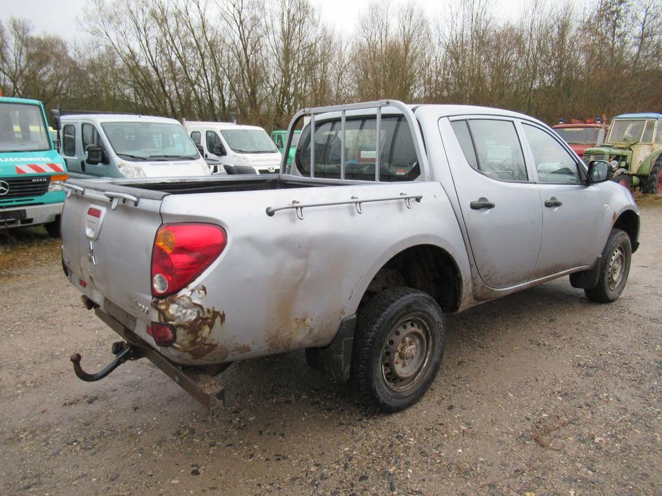Mitsubishi L200 DI-D Pickup  пробіг: 220000 рік: Mai 2010 Diesel потужність:136 PS Silber ціна: 5950 - Фото 4
