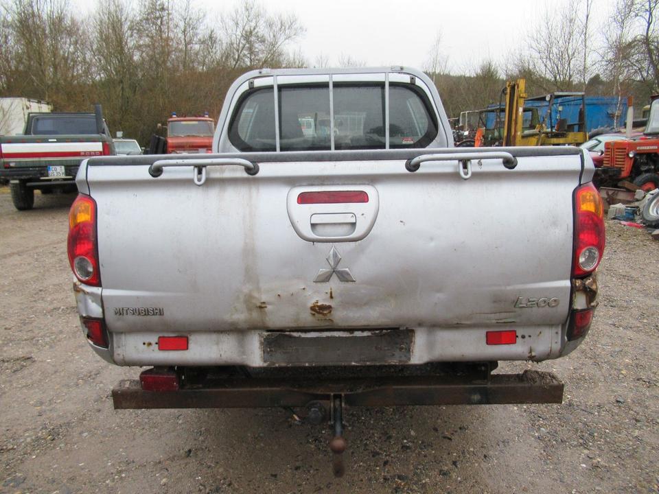 Mitsubishi L200 DI-D Pickup  пробіг: 220000 рік: Mai 2010 Diesel потужність:136 PS Silber ціна: 5950 - Фото 5