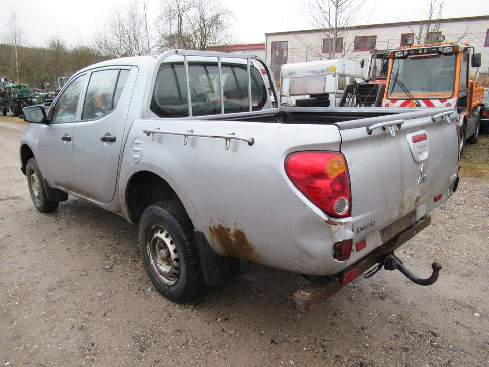 Mitsubishi L200 DI-D Pickup  пробіг: 220000 рік: Mai 2010 Diesel потужність:136 PS Silber ціна: 5950 - Фото 6