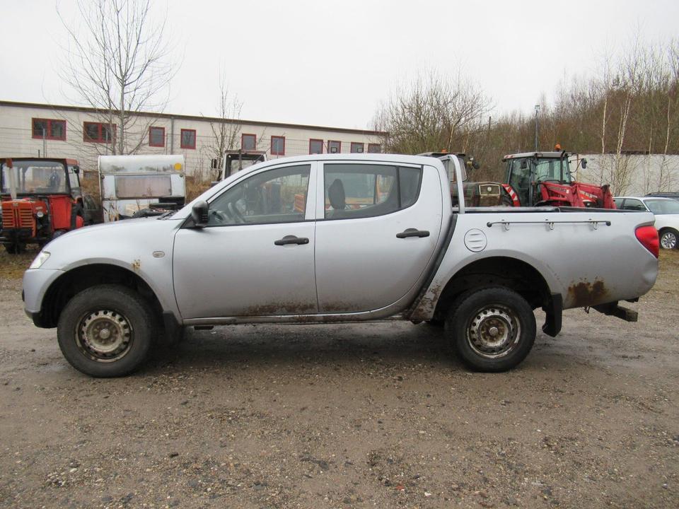 Mitsubishi L200 DI-D Pickup  пробіг: 220000 рік: Mai 2010 Diesel потужність:136 PS Silber ціна: 5950 - Фото 7