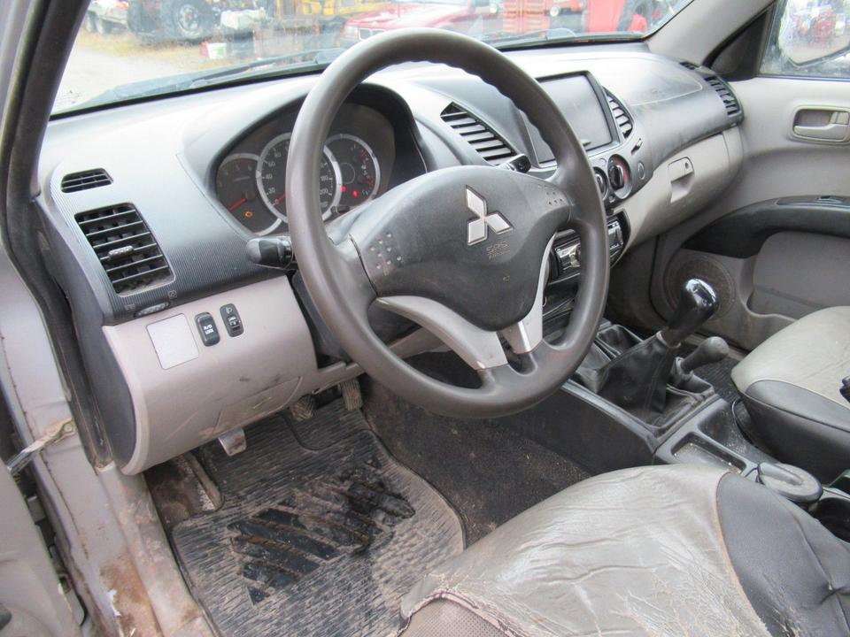 Mitsubishi L200 DI-D Pickup  пробіг: 220000 рік: Mai 2010 Diesel потужність:136 PS Silber ціна: 5950 - Фото 8