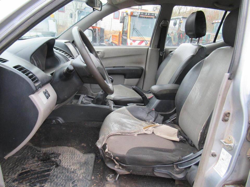 Mitsubishi L200 DI-D Pickup  пробіг: 220000 рік: Mai 2010 Diesel потужність:136 PS Silber ціна: 5950 - Фото 9