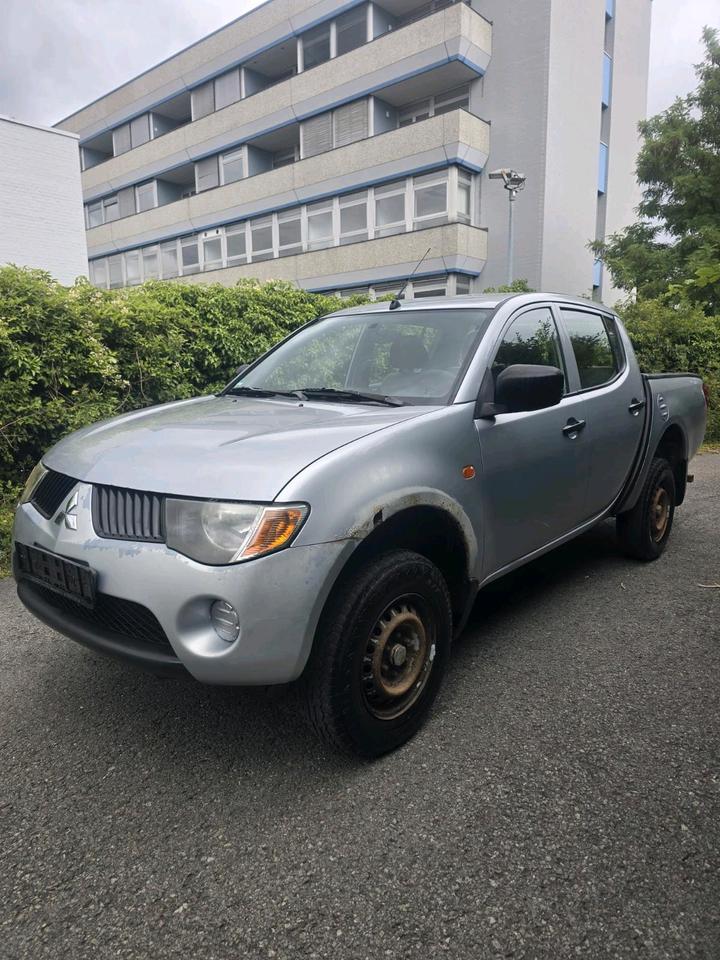 Mitsubishi L200 пробіг: 398585 рік: Oktober 2007 Diesel потужність:136 PS коробка: Manuell ціна: 4200 - Фото 0