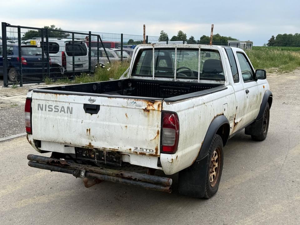 Nissan PickUp TD пробіг: 216000 рік: Januar 2001 Diesel потужність:133 PS коробка: Manuell ціна: 2450 - Фото 2