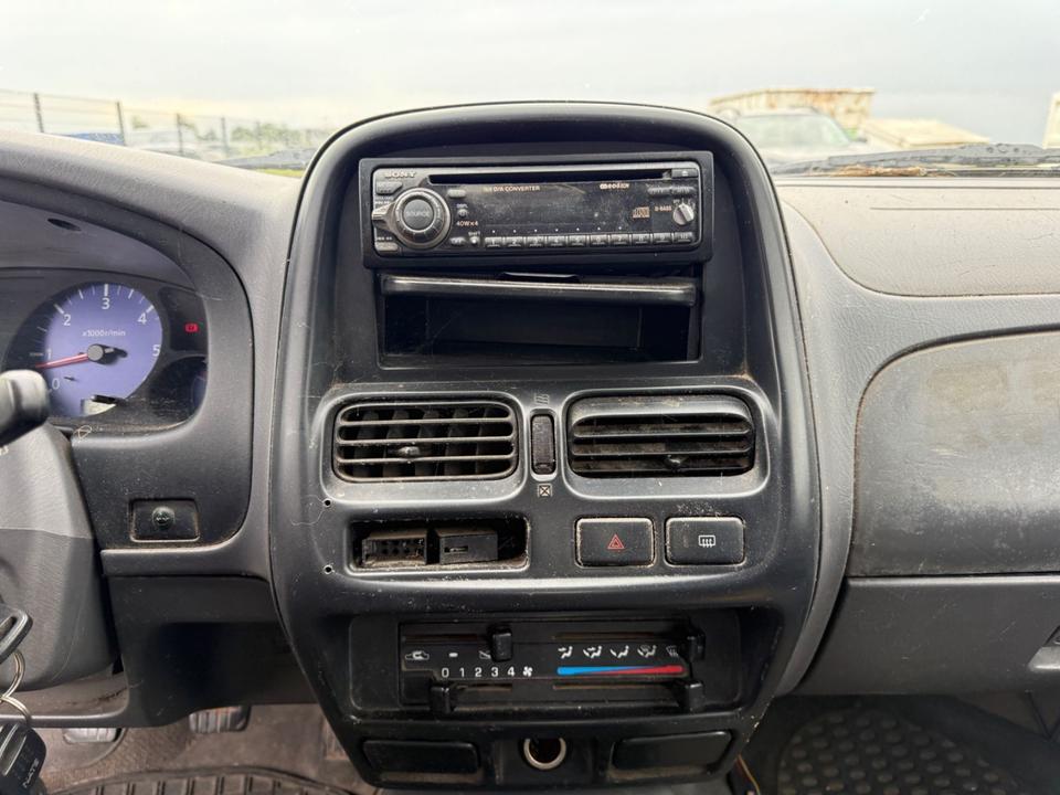 Nissan PickUp TD пробіг: 216000 рік: Januar 2001 Diesel потужність:133 PS коробка: Manuell ціна: 2450 - Фото 5