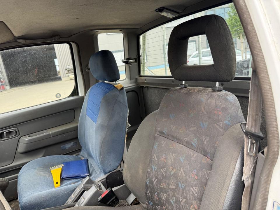 Nissan PickUp TD пробіг: 216000 рік: Januar 2001 Diesel потужність:133 PS коробка: Manuell ціна: 2450 - Фото 9
