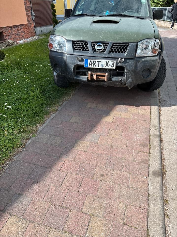 Nissan Navara D22 пробіг: 206014 рік: Juni 2003 Diesel потужність:133 PS коробка: Manuell ціна: 5800 - Фото 1