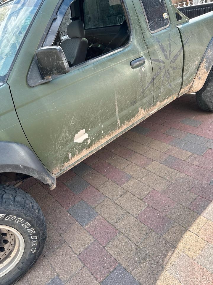 Nissan Navara D22 пробіг: 206014 рік: Juni 2003 Diesel потужність:133 PS коробка: Manuell ціна: 5800 - Фото 5