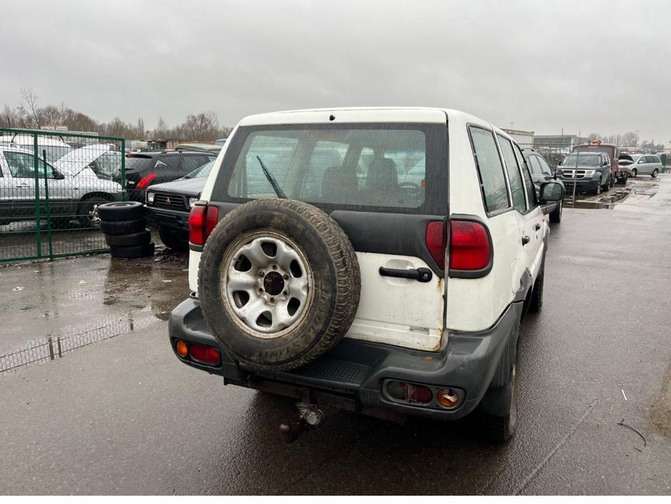 Nissan Terrano 2,7 TD Profi 4X4  пробіг: 228000 рік: September 2002 Diesel потужність:101 PS коробка: Manuell Euro3 ціна: 1899 - Фото 6
