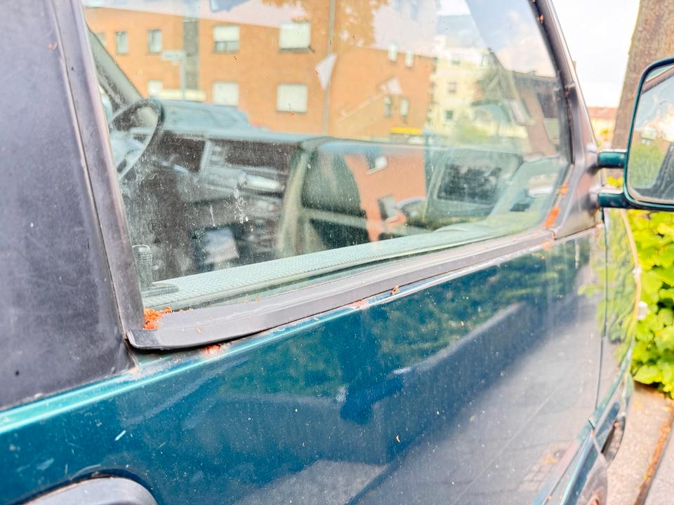 VW T4 Multivan пробіг: 475644 рік: September 1997 Diesel потужність:103 PS коробка: Manuell ціна: 2500 - Фото 8