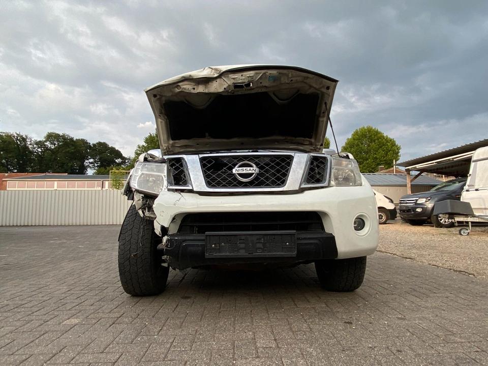 Nissan Navara Pickup Double Cab LE 4X4*Euro 5*Tüv 11/26 пробіг: 347000 рік: August 2013 Diesel потужність:190 PS коробка: Manuell ціна: 4700 - Фото 1