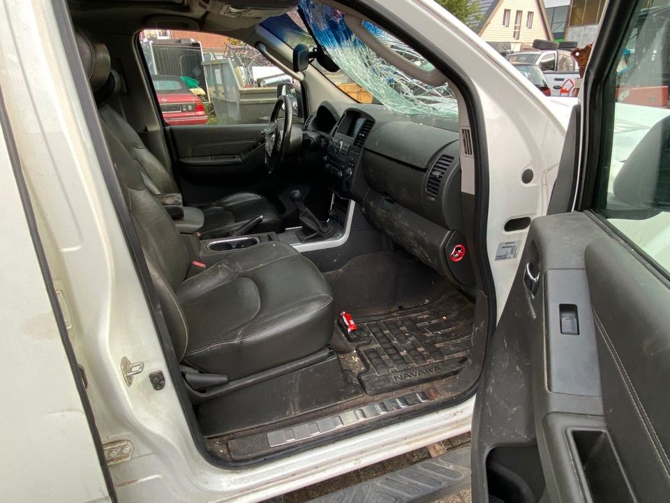 Nissan Navara Pickup Double Cab LE 4X4*Euro 5*Tüv 11/26 пробіг: 347000 рік: August 2013 Diesel потужність:190 PS коробка: Manuell ціна: 4700 - Фото 17