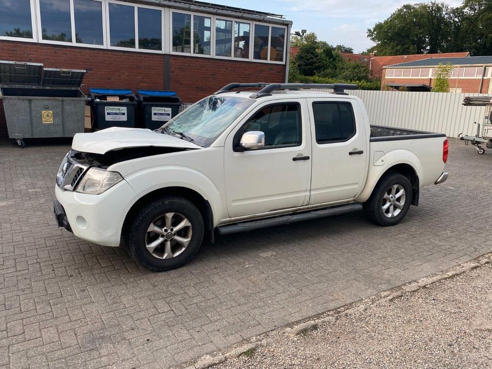 Nissan Navara Pickup Double Cab LE 4X4*Euro 5*Tüv 11/26 пробіг: 347000 рік: August 2013 Diesel потужність:190 PS коробка: Manuell ціна: 4700 - Фото 2