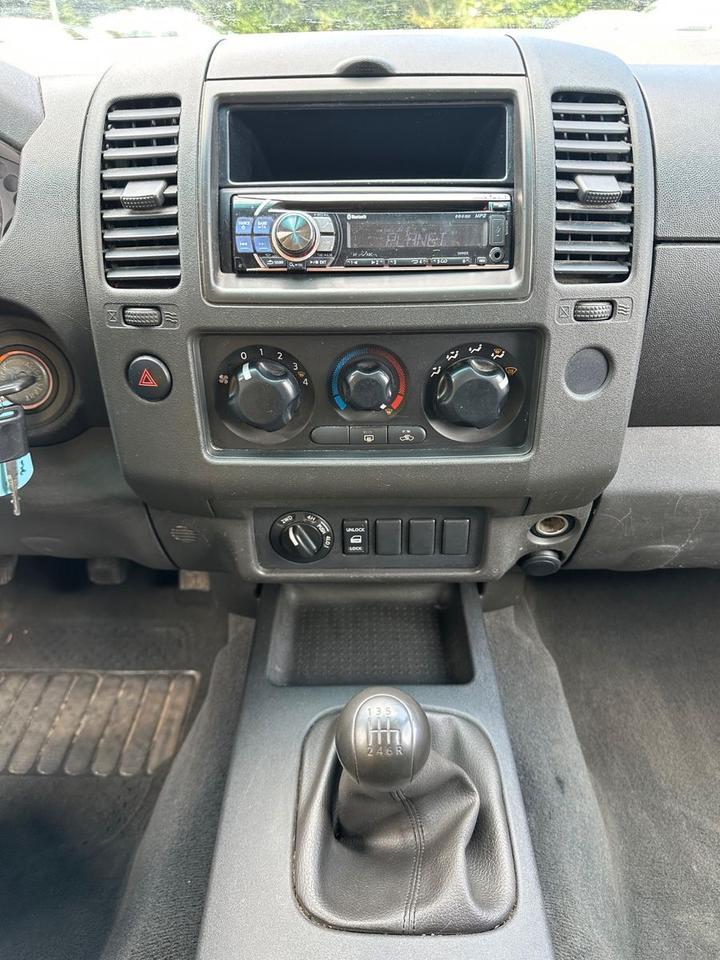 Nissan Navara Pickup 2,5 dCI King Cab XE 4X4 пробіг: 238000 рік: November 2006 Diesel потужність:171 PS коробка: Manuell ціна: 3999 - Фото 12