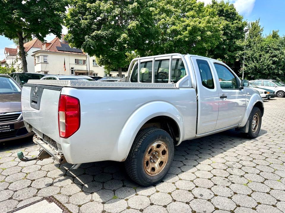 Nissan Navara Pickup 2,5 dCI King Cab XE 4X4 пробіг: 238000 рік: November 2006 Diesel потужність:171 PS коробка: Manuell ціна: 3999 - Фото 2