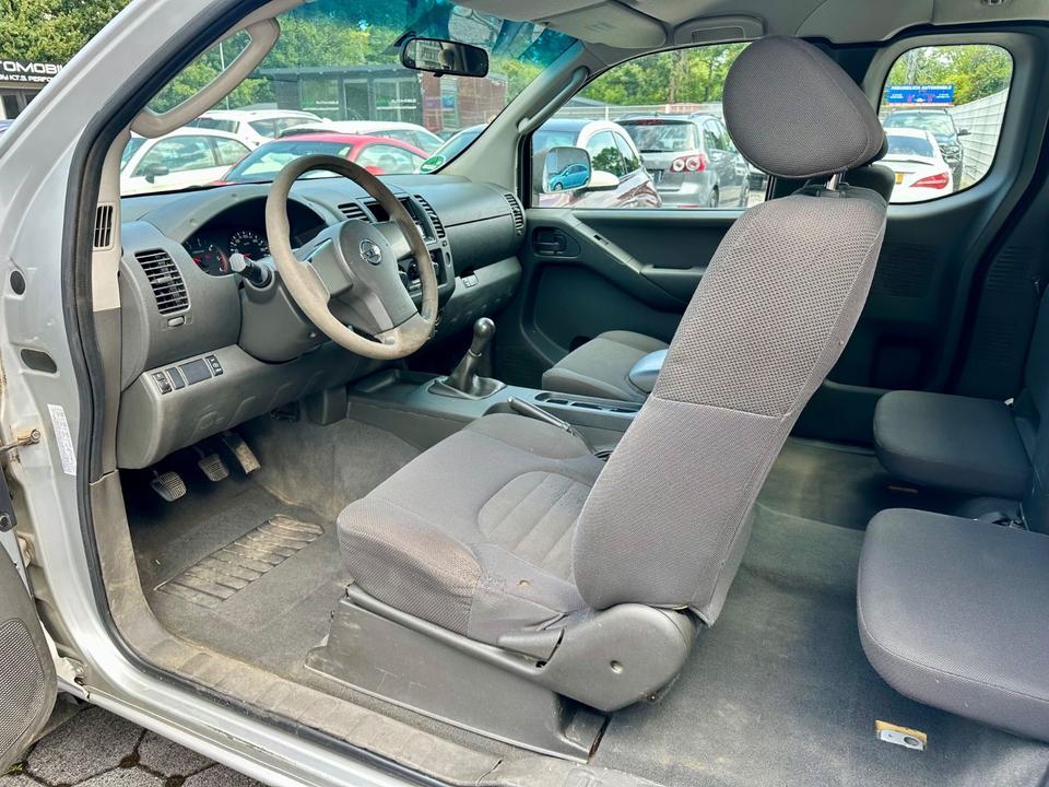 Nissan Navara Pickup 2,5 dCI King Cab XE 4X4 пробіг: 238000 рік: November 2006 Diesel потужність:171 PS коробка: Manuell ціна: 3999 - Фото 5