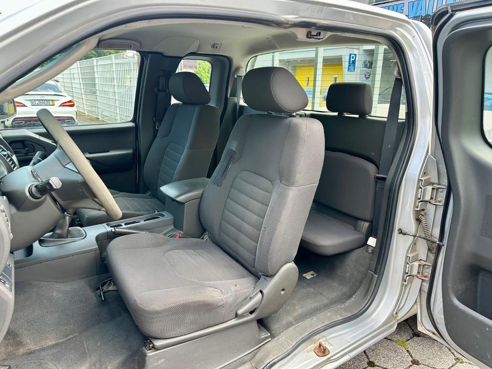 Nissan Navara Pickup 2,5 dCI King Cab XE 4X4 пробіг: 238000 рік: November 2006 Diesel потужність:171 PS коробка: Manuell ціна: 3999 - Фото 6