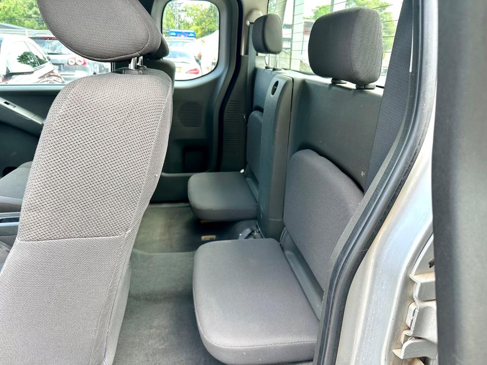 Nissan Navara Pickup 2,5 dCI King Cab XE 4X4 пробіг: 238000 рік: November 2006 Diesel потужність:171 PS коробка: Manuell ціна: 3999 - Фото 7