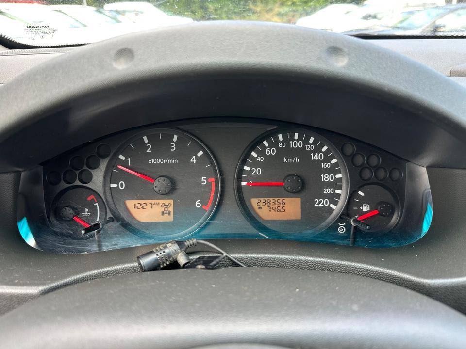 Nissan Navara Pickup 2,5 dCI King Cab XE 4X4 пробіг: 238000 рік: November 2006 Diesel потужність:171 PS коробка: Manuell ціна: 3999 - Фото 9