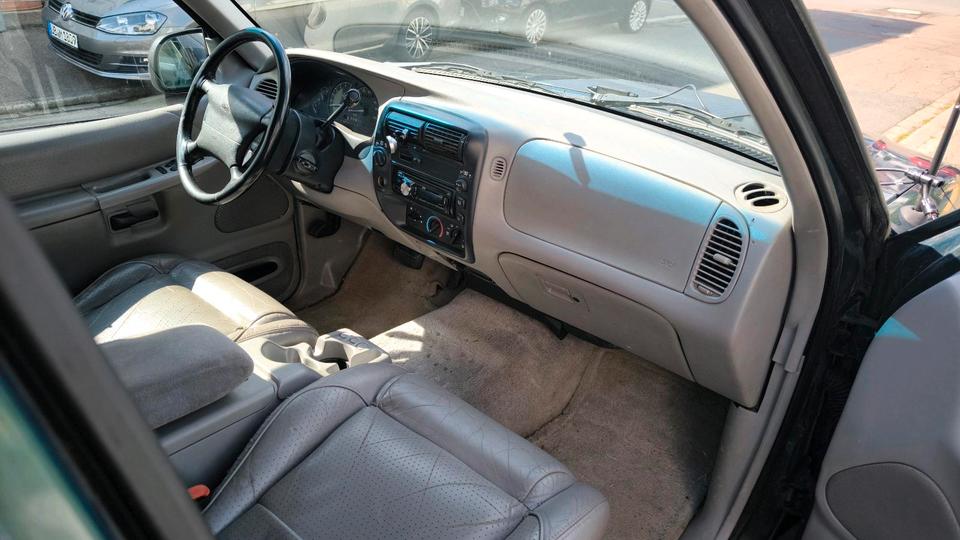 Ford Explorer 4x4 SUV  пробіг: 350000 рік: Dezember 1995 потужність:156 PS коробка: Automatik ціна: 2900 - Фото 6