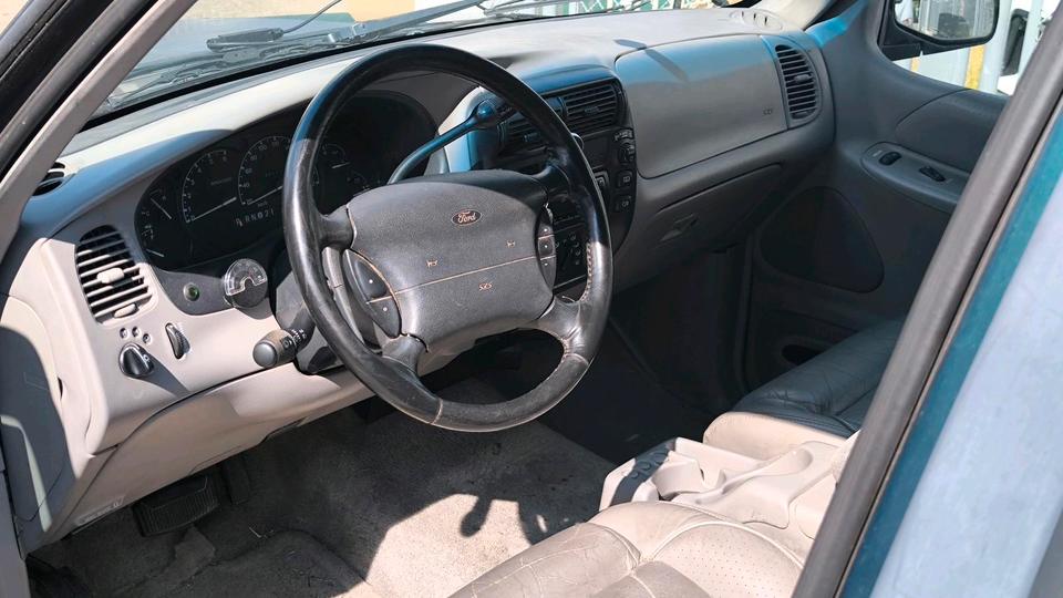 Ford Explorer 4x4 SUV  пробіг: 350000 рік: Dezember 1995 потужність:156 PS коробка: Automatik ціна: 2900 - Фото 8