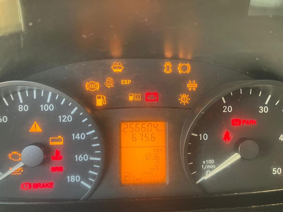 Mercedes Sprinter 311 CDI Offroad 4x4 Optik пробіг: 256000 рік: März 2008 Diesel потужність:110 PS коробка: Manuell  - Фото 4