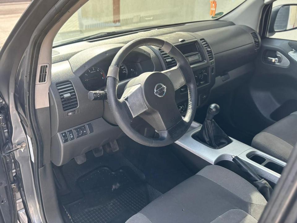Nissan Navara 2,5DCI 4x4 пробіг: 219000 рік: Januar 2012 Diesel потужність:190 PS коробка: Manuell ціна: 5800 - Фото 4