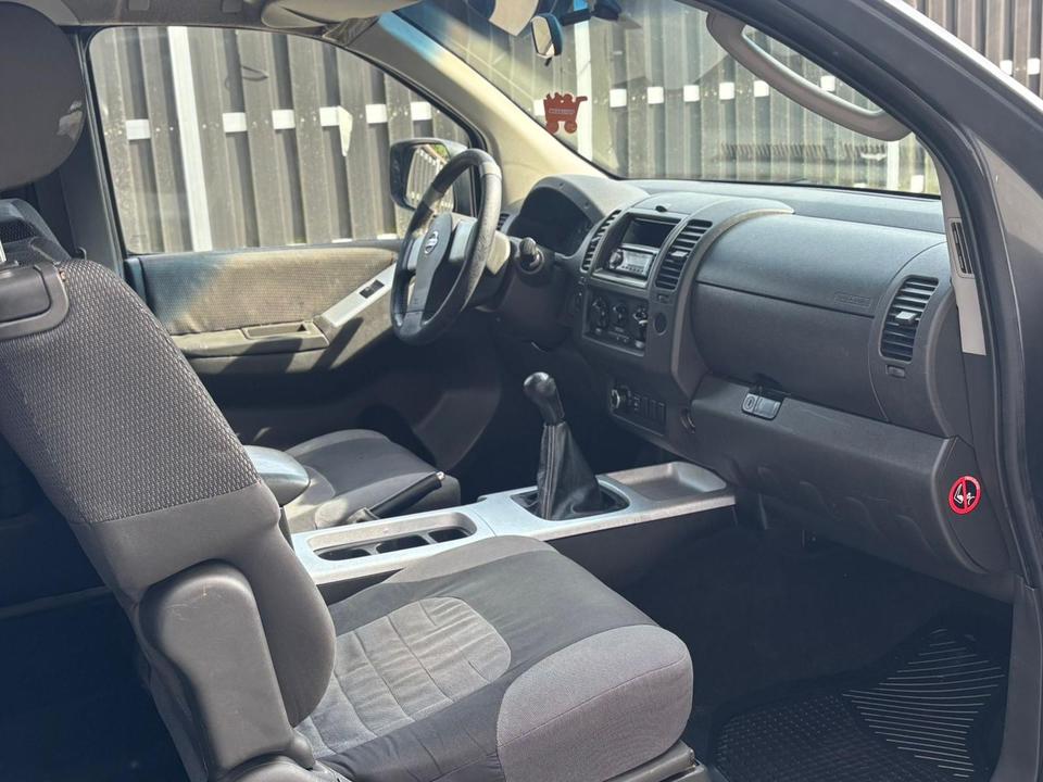 Nissan Navara 2,5DCI 4x4 пробіг: 219000 рік: Januar 2012 Diesel потужність:190 PS коробка: Manuell ціна: 5800 - Фото 6