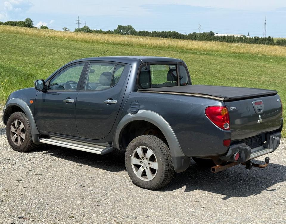 Mitsubishi L200 Pick-Up Double Cab 2.5 D-ID 4WD пробіг: 212000 рік: September 2006 Diesel потужність:136 PS коробка: Manuell ціна: 5800 - Фото 1