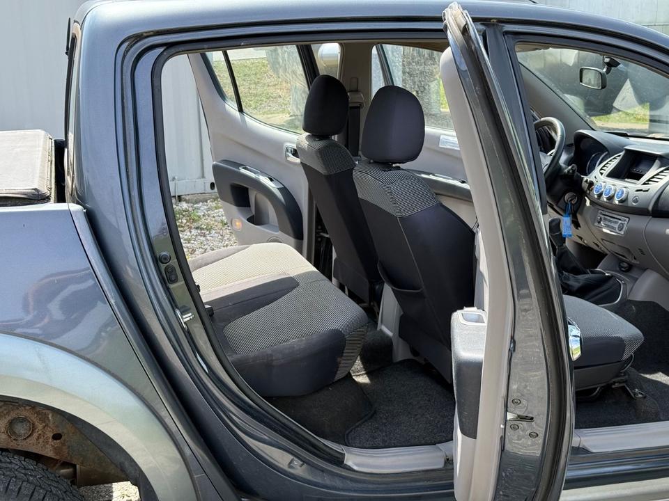 Mitsubishi L200 Pick-Up Double Cab 2.5 D-ID 4WD пробіг: 212000 рік: September 2006 Diesel потужність:136 PS коробка: Manuell ціна: 5800 - Фото 10