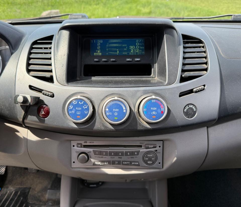 Mitsubishi L200 Pick-Up Double Cab 2.5 D-ID 4WD пробіг: 212000 рік: September 2006 Diesel потужність:136 PS коробка: Manuell ціна: 5800 - Фото 12