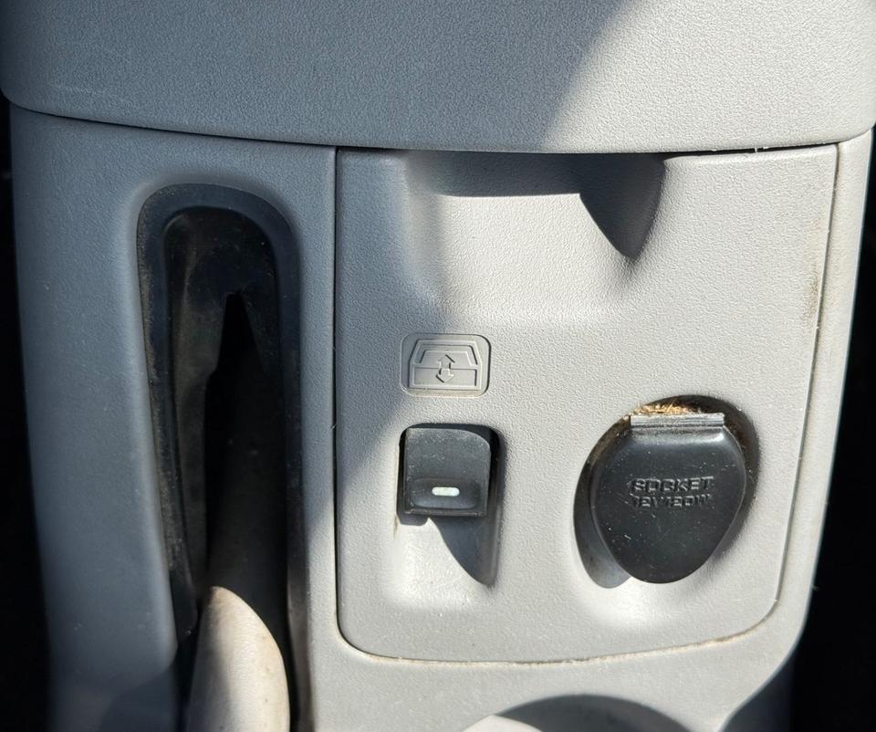 Mitsubishi L200 Pick-Up Double Cab 2.5 D-ID 4WD пробіг: 212000 рік: September 2006 Diesel потужність:136 PS коробка: Manuell ціна: 5800 - Фото 16