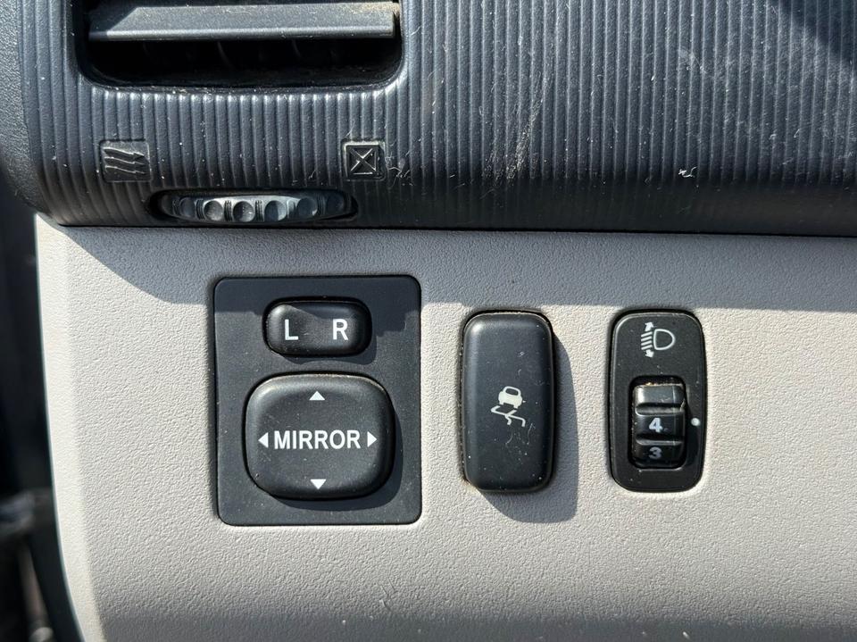 Mitsubishi L200 Pick-Up Double Cab 2.5 D-ID 4WD пробіг: 212000 рік: September 2006 Diesel потужність:136 PS коробка: Manuell ціна: 5800 - Фото 17