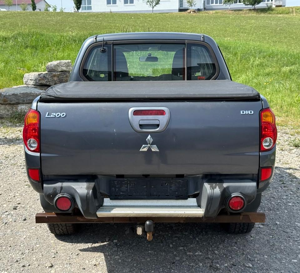 Mitsubishi L200 Pick-Up Double Cab 2.5 D-ID 4WD пробіг: 212000 рік: September 2006 Diesel потужність:136 PS коробка: Manuell ціна: 5800 - Фото 2
