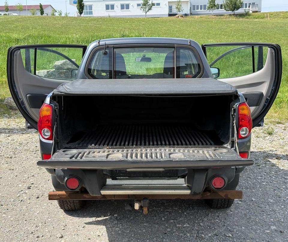 Mitsubishi L200 Pick-Up Double Cab 2.5 D-ID 4WD пробіг: 212000 рік: September 2006 Diesel потужність:136 PS коробка: Manuell ціна: 5800 - Фото 6