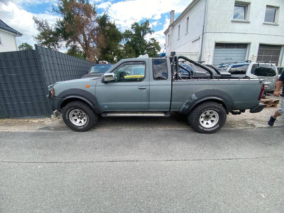 Nissan D22 Navara Pickup пробіг: 230000 рік: März 2003 Diesel потужність:137 PS SUV/Geländewagen ціна: 5000 - Фото 1