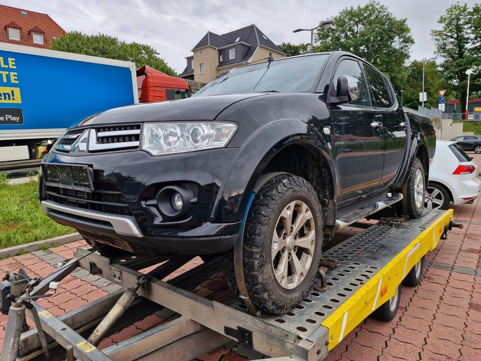 Mitsubishi L200  4WD  Automatik  пробіг: 71000 рік: Juli 2015 Diesel потужність:178 PS коробка: Automatik ціна: 5999 - Фото 0