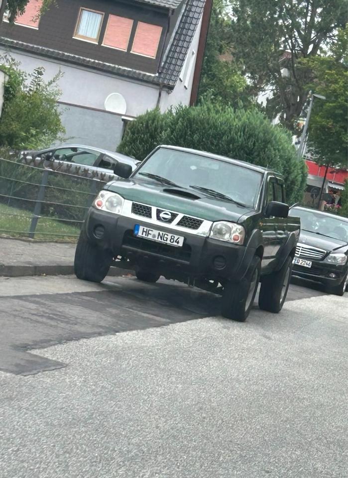 Nissan Navara D22 пробіг: 232000 рік: Juli 2003 Diesel потужність:133 PS коробка: Manuell ціна: 5600 Grün - Фото 0