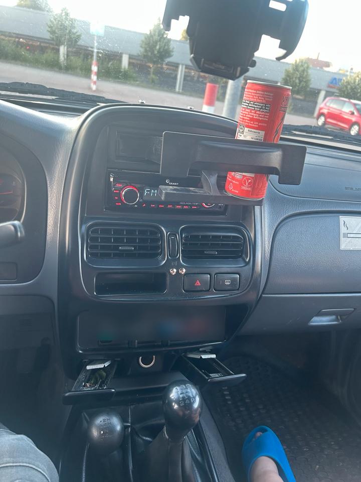 Nissan Navara D22 пробіг: 232000 рік: Juli 2003 Diesel потужність:133 PS коробка: Manuell ціна: 5600 Grün - Фото 2