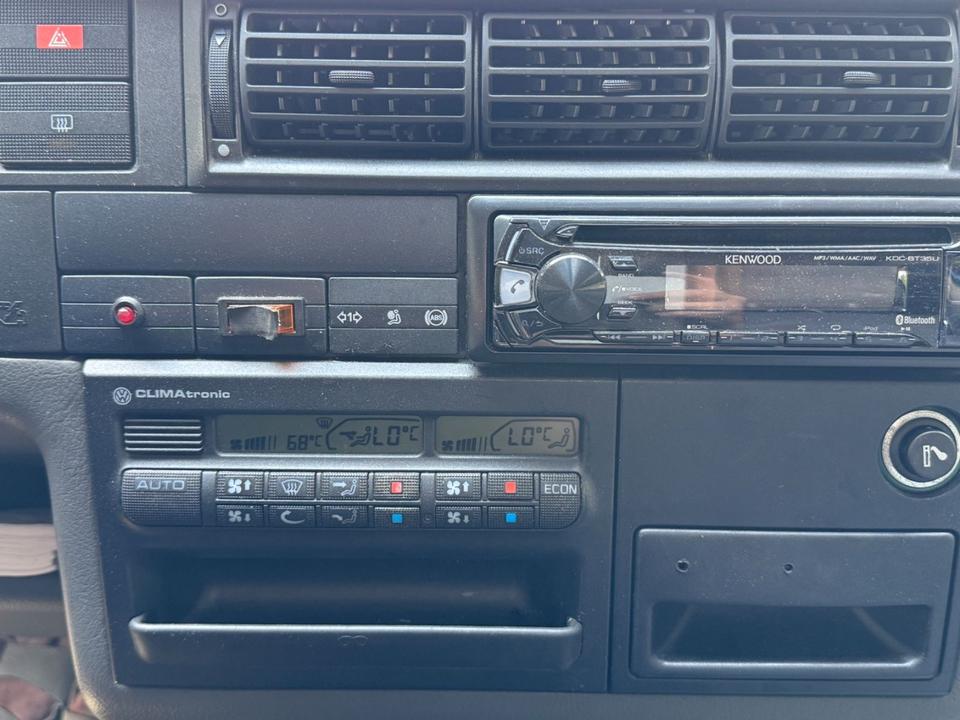 Volkswagen T4 Multivan Allstar 2.5 TDI  пробіг: 561200 рік: April 1998 Diesel потужність:102 PS коробка: Manuell ціна: 2999 - Фото 15